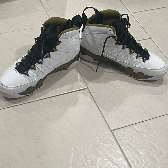 2015 Nike Air Jordan 9 IX Retro Statue 302370-109 Sz 8.5 White Black Green NoBox - Picture 2 of 3